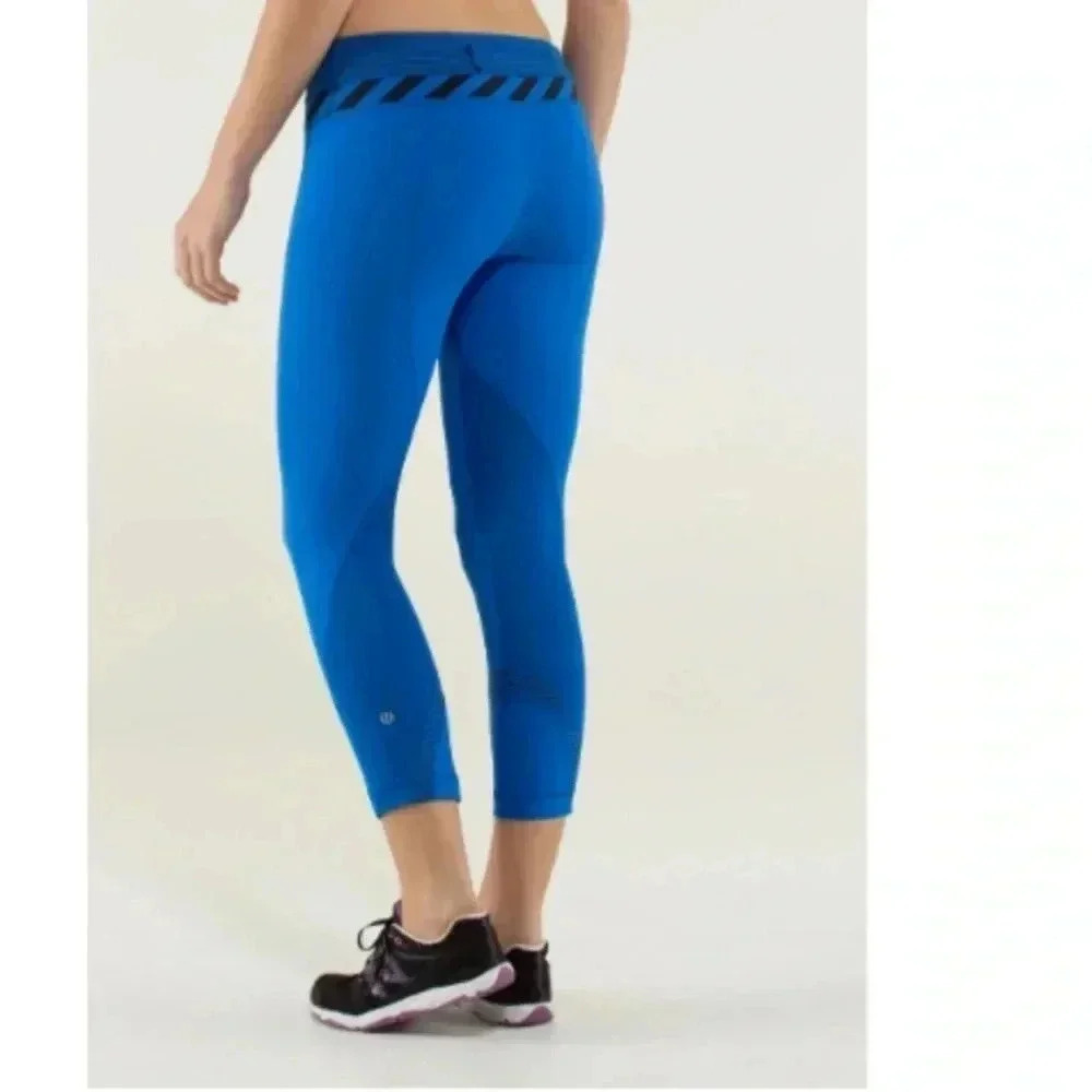 LIKE NEW! Lululemon Run: Inspire Crop II in blue, size 4 - Picture 1 of 10